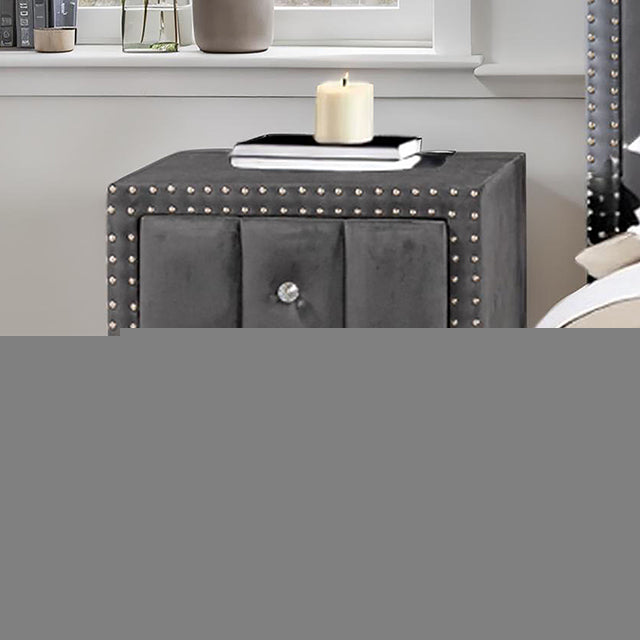 Farese Queen Bed w/ 2 Nightstands